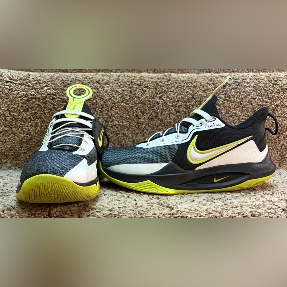 Nike Flyease No Lace Men’s Black and Lime Athletic Shoes Size 9